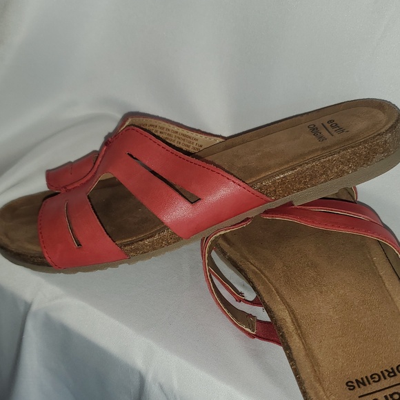 Earth Origins Women's Red Leather Slide Sandals - Picture 6 of 7